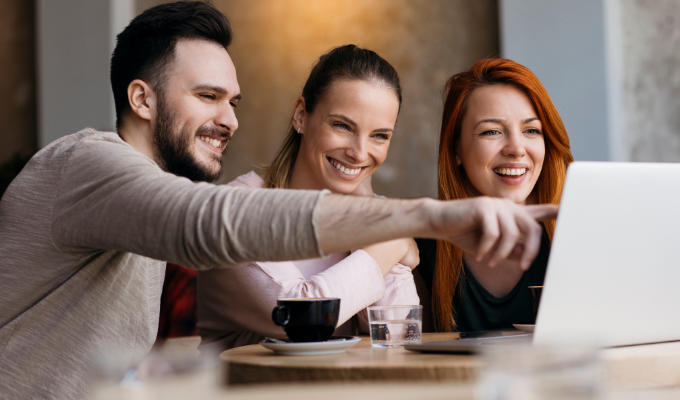 Ecuador, el compañero de al lado es el gran salvavidas en la oficina