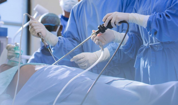 Mujer muere durante cirugía estética en Manta; Fiscalía indaga