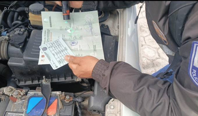 Operativo en Riobamba: retuvieron 03 vehículos en la feria de autos