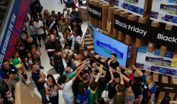 Antesala del Black Friday revienta tiendas en Ecuador