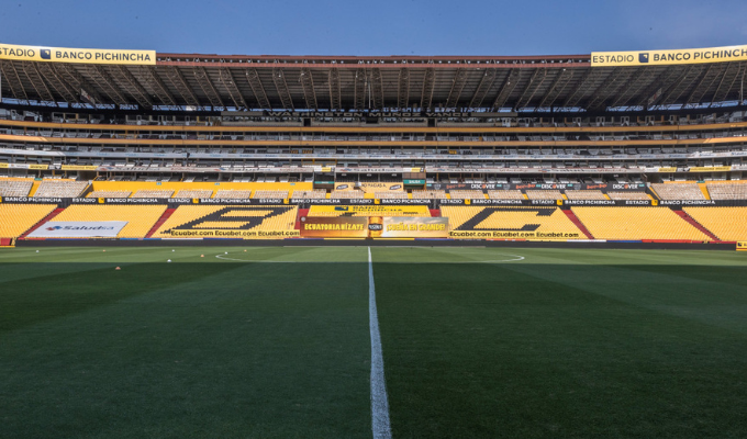 ¡Fanático del Barcelona detona explosivo en pleno partido!
