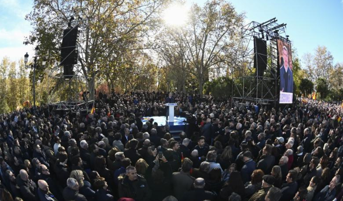 Miles de seguidores del PP exigen elecciones en Madrid