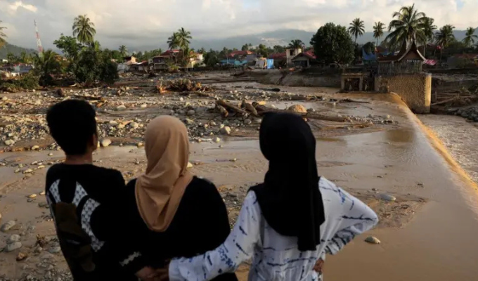 Indonesia en luto: más de 440 muertos por inundaciones y deslaves