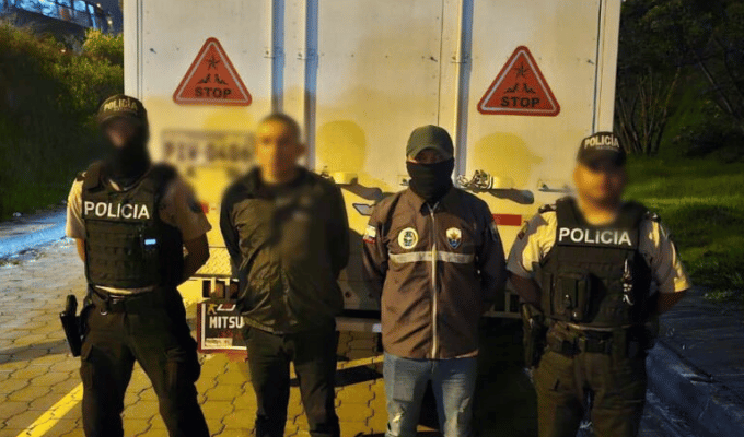 ¡Cae camión con 700+ tacos de dinamita en Ibarra!