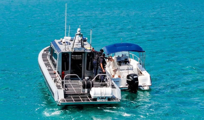 Ecuatoriano nadó 8 horas en el Caribe tras caer de una moto acuática