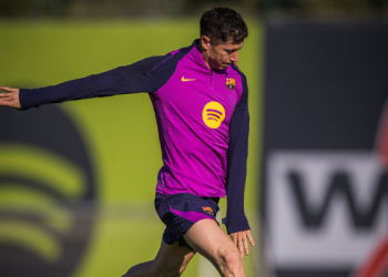 Barça va por el Top 8 de Champions ante un Eintracht lleno de dudas