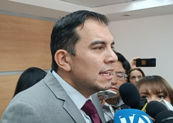 “No habrá despidos masivos” en 2026, aseguró el Ministro de Trabajo