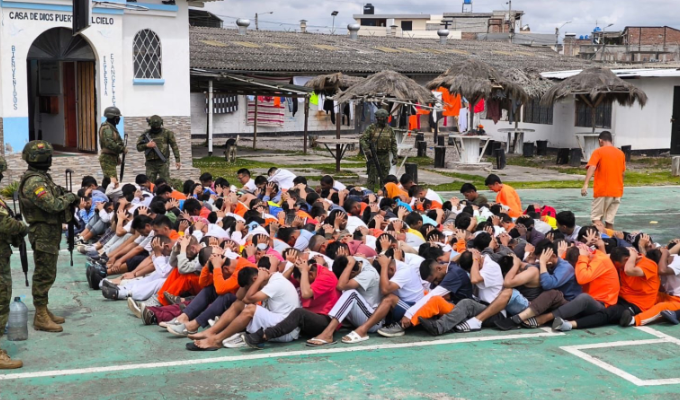 Gobierno sin control en cárceles, pero empuja cambio constitucional