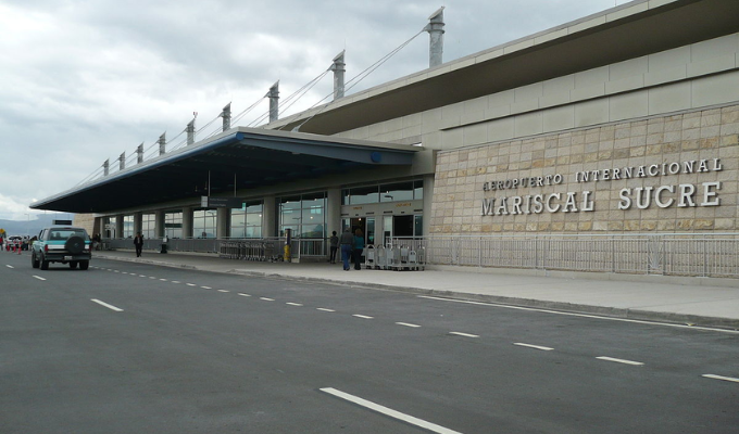 Pararon a mexicano en Tababela tras confirmar condena en EE. UU.