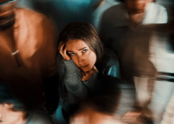 Generación Z ve un mundo “aterrador” y duda de poder cambiarlo