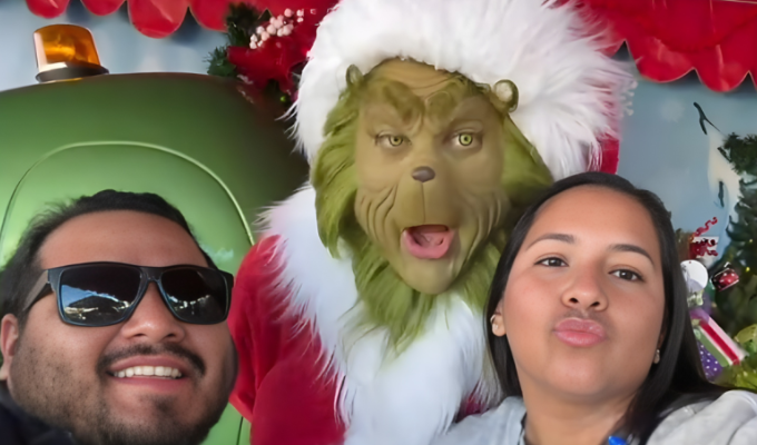 El Grinch se rindió a Don Medardo en Universal
