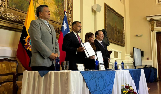 Ecuador y Chile firman acuerdo que reduce controles aduaneros