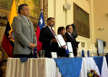 Ecuador y Chile firman acuerdo que reduce controles aduaneros