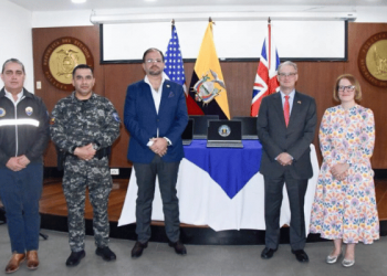 ¡EE. UU. y Reino Unido entregaron 40 laptops a la Policía en Quito!