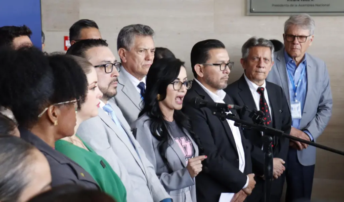 RC va por los papeles secretos de Healthbird en Ecuador