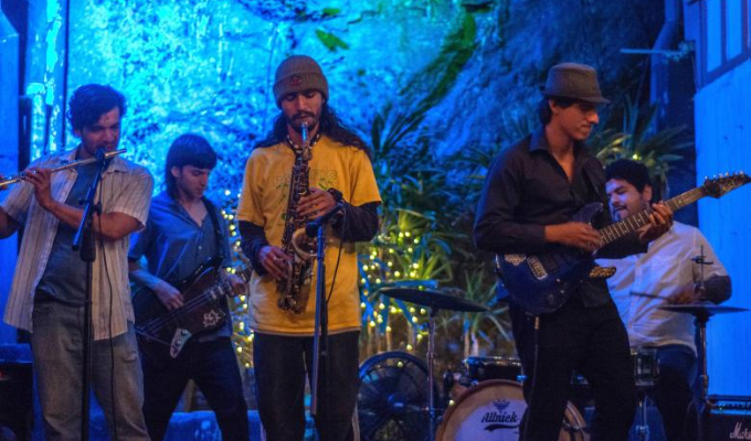 Lengua Mocha enciende diciembre con su primer single