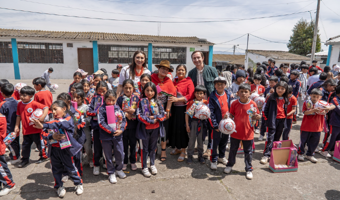 Caravana navideña en Tungurahua arrasó con sonrisas de 2.500 niños