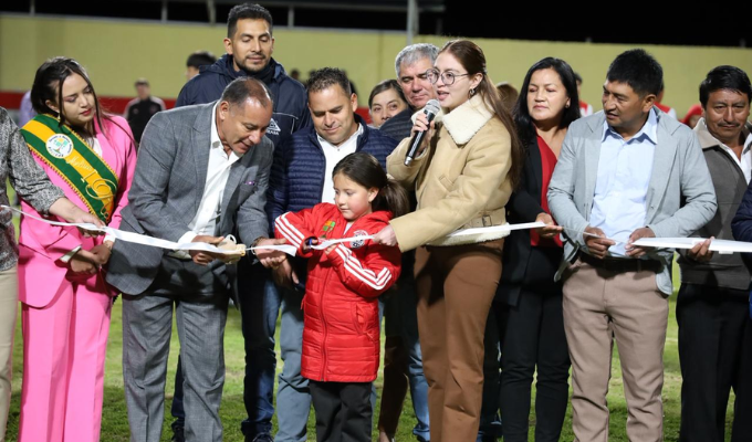 Pelileo encendió el estadio de Bolívar con iluminación nueva