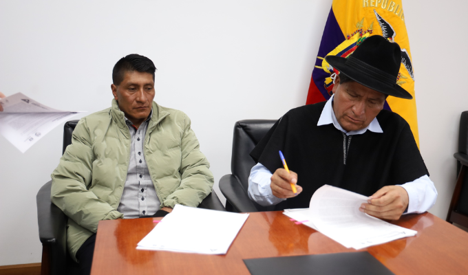 Tungurahua firma convenio para llevar agua segura a Yatzaputzán