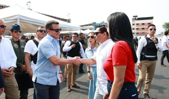 Noboa se sostiene con respaldo ciudadano según encuestas