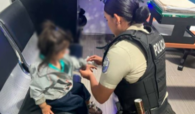 Rescatan niña de 3 años en Cumbayá tras denuncia por posible abandono