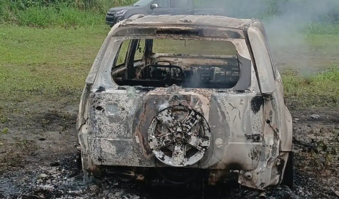 Horror en Camilo Ponce Enríquez: carro calcinado con restos humanos