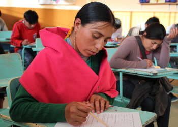 Educación para jóvenes, adultos y mayores