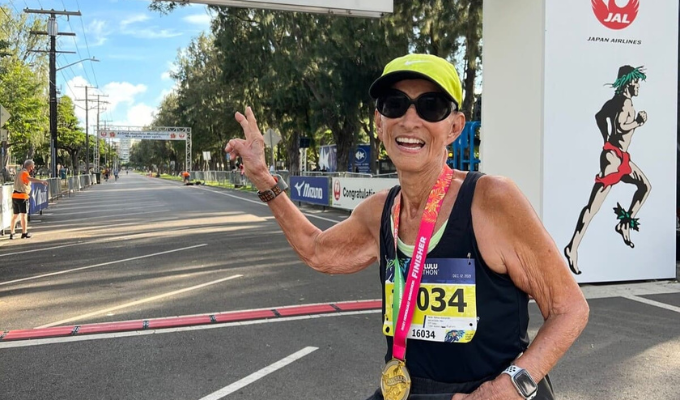¡Increíble! Abuelita de 92 años rompe récord Guinness en maratón