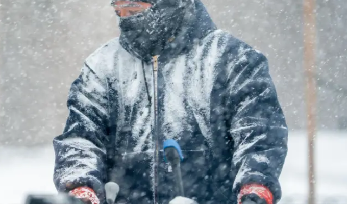 Tormenta gigante paraliza EE.UU.: frío extremo y aeropuertos colapsado
