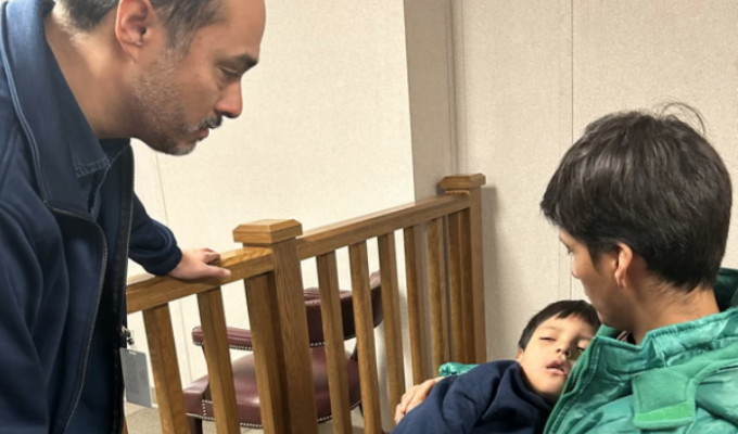 Castro visita a Liam, 5 años, en detención de ICE