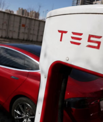 Musk apaga dos íconos y enciende su apuesta por robots