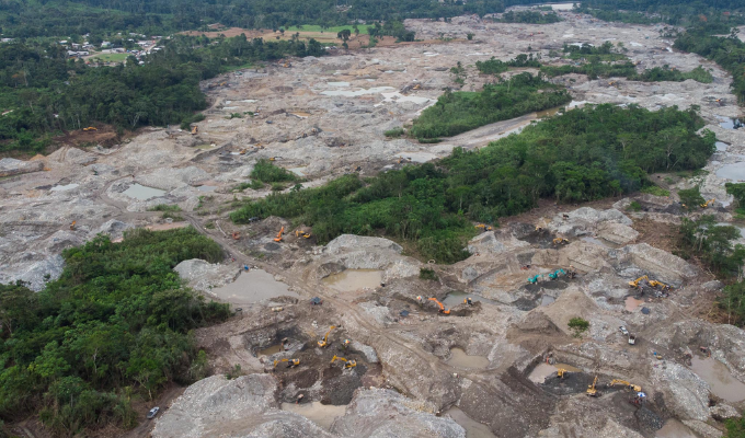 Gobierno frena toda minería en Napo por contaminación