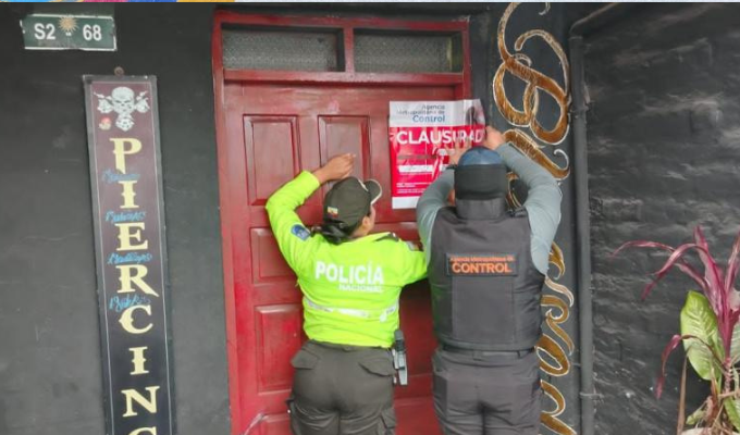 Clausuran local de tatuajes en Quito por presunta venta de marihuana