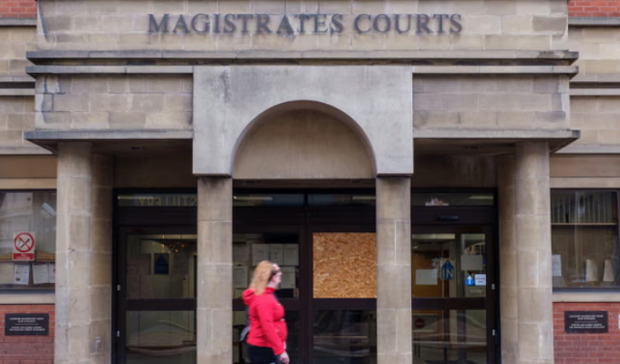 Audiencias remotas por frenar colapso judicial en Inglaterra y Gales