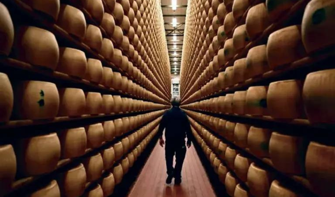 Empresario italiano muere en derrumbe de 25,000 quesos