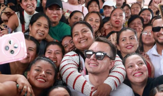 Noboa lanza crédito ‘Emprende Violeta’ con tasa de 9,8%