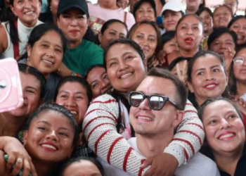 Noboa lanza crédito ‘Emprende Violeta’ con tasa de 9,8%