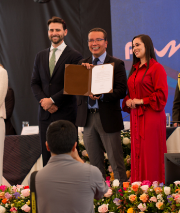 Asamblea Nacional premió a PROMEPELL S.A. en plena fiesta de Ambato