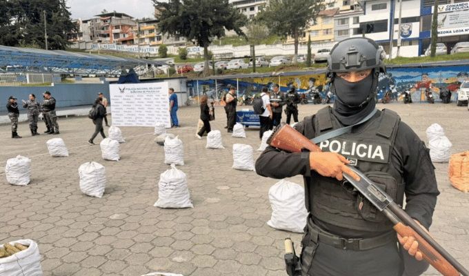 Droga escondida en andamios: 5 detenidos en Espíndola