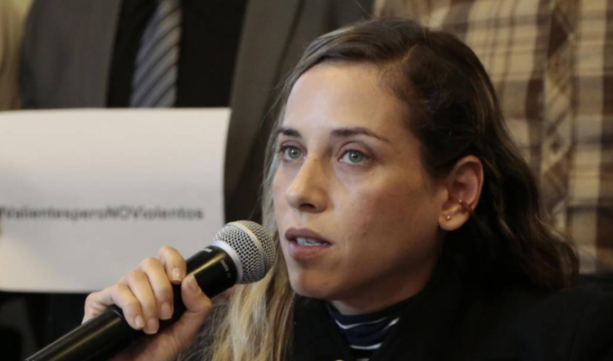 Andrea González reemplaza a Villavicencio en carrera presidencial.