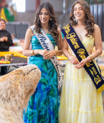 Las Reinas de Ambato visitaron el taller de construcción de los carros