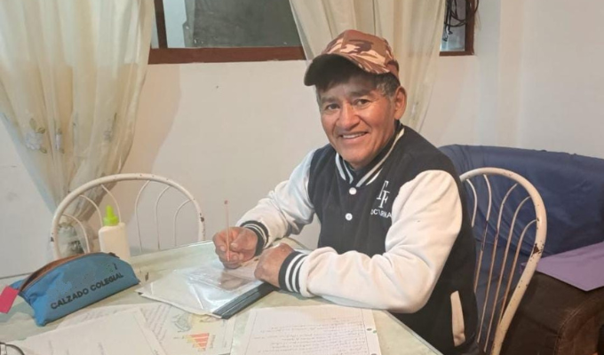 A los 70 años, Juan Pinda inicia una nueva historia con la educación