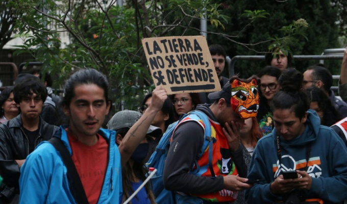 Hubo plantones frente a la Asamblea y la Corte Constitucional