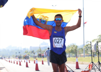 Deportistas de Alto Rendimiento reciben pago de incentivos económicos