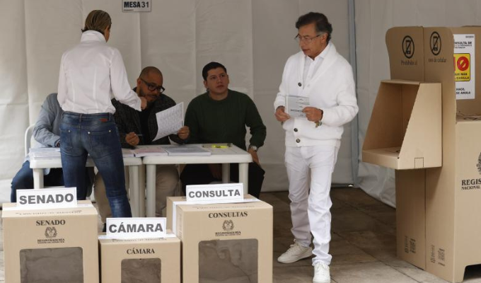 Elecciones en Colombia arrancan con votación para Congreso y consulta