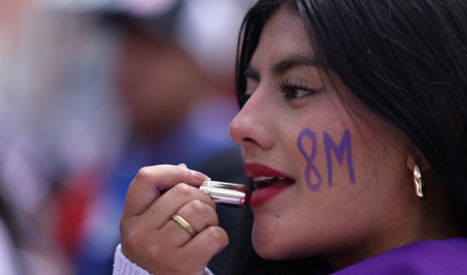 Marcha del 8M recorre el centro norte de Quito