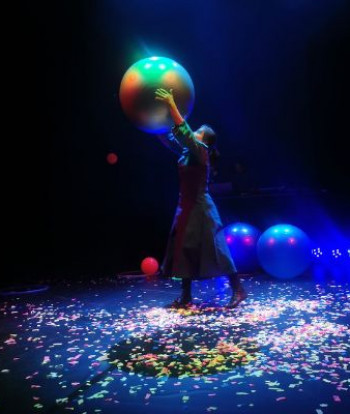 POLVO DE ESTRELLAS LLEGA AMBATO CON UNA EXPERIENCIA CÓSMICA