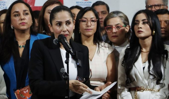 Luisa González llegó al TCE por cuentas de campaña bajo la lupa