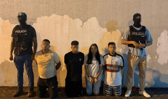 Cayeron cuatro sospechosos por extorsión tras operativo en Guayaquil