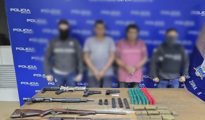 Dos aprehendidos por presunta tenencia de armas en Guayaquil